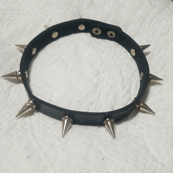 Spikes collar - Picture 1 of 1